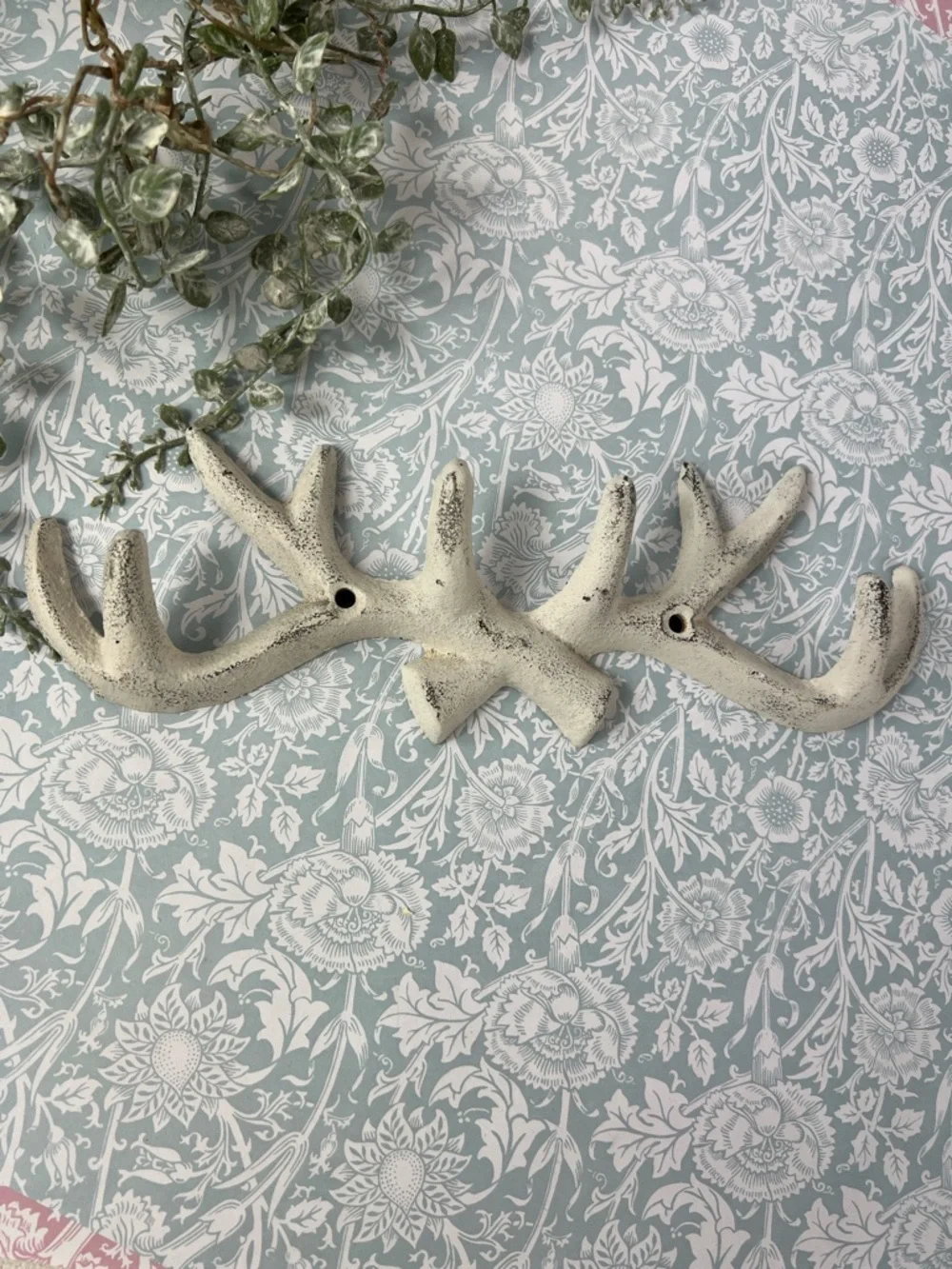Rustic White Antler Wall Hook Rack Decorative Home Wall Decor Totes Towels Bags